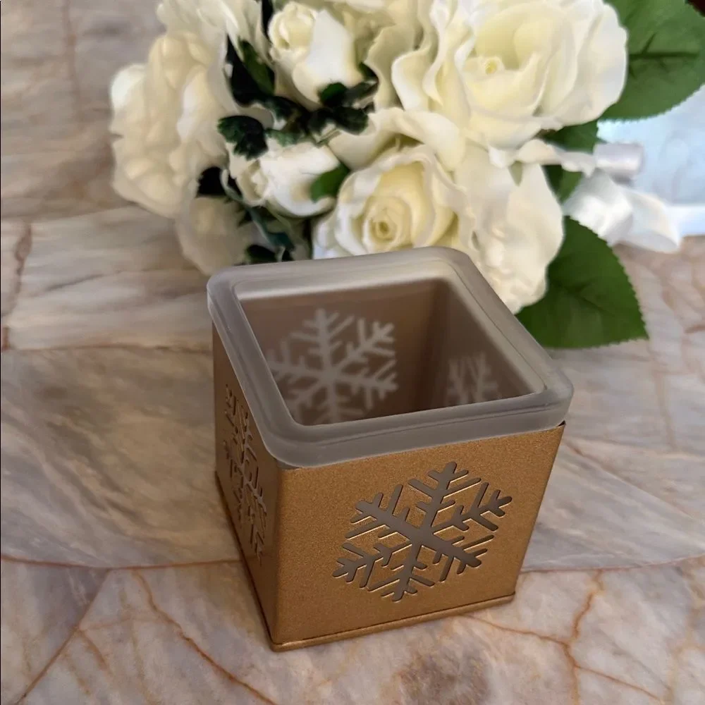 Gold Snowflake Candle Holder‎